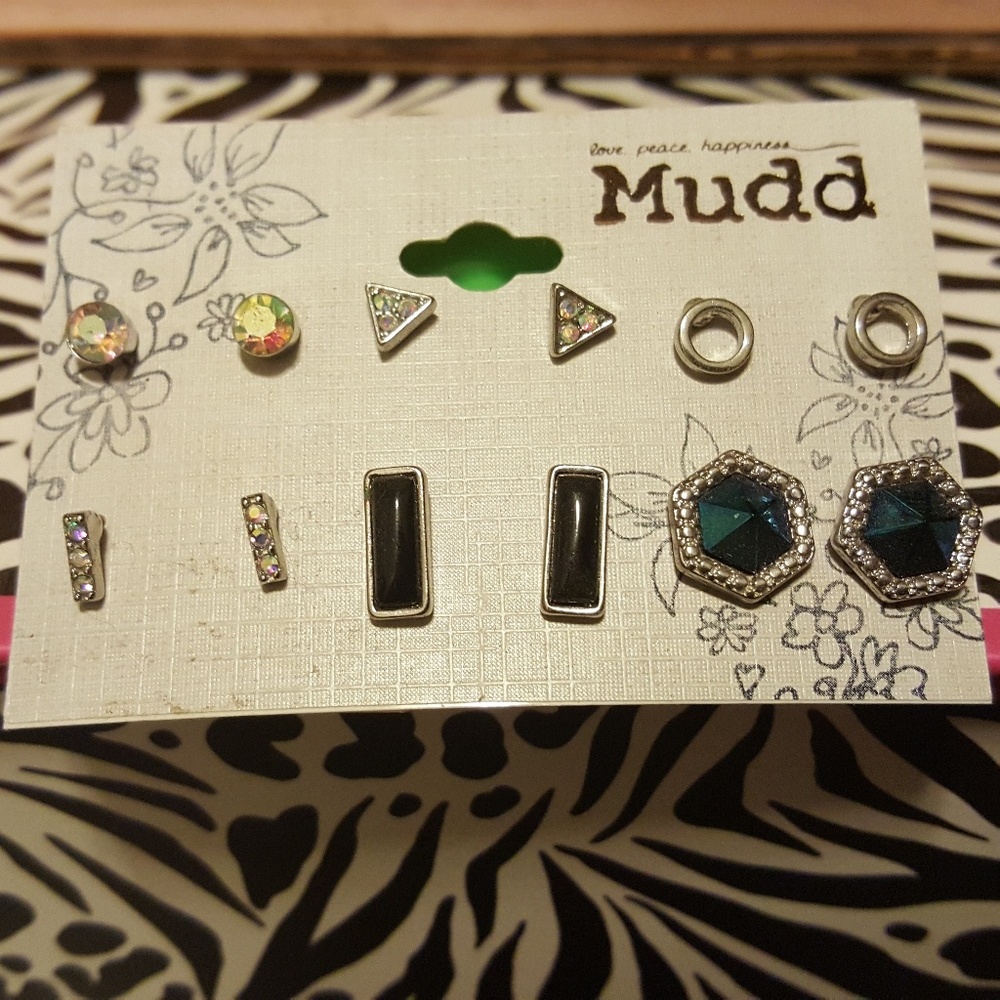 ***SOLD*** Brand New Earring Set